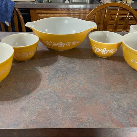Vintage Pyrex mixing bowls - Picture 1 of 2